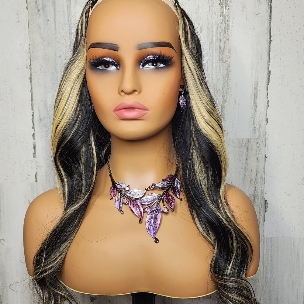 2 in I Volume Weft Extensions 20" Colors #1B/#613 Piano Highlights.